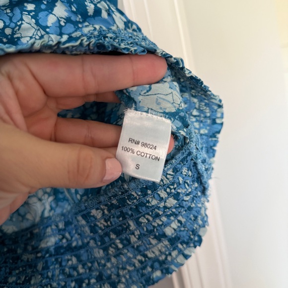 House of Harlow 1960 Blue Patterned Off-Shoulder Blouse Martine smocked - Picture 4 of 5